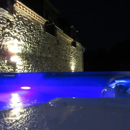 Maison Au Calme, Piscine Chauffee Et Holiday home *