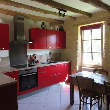 Holiday home Maison Au Calme, Piscine Chauffee Et